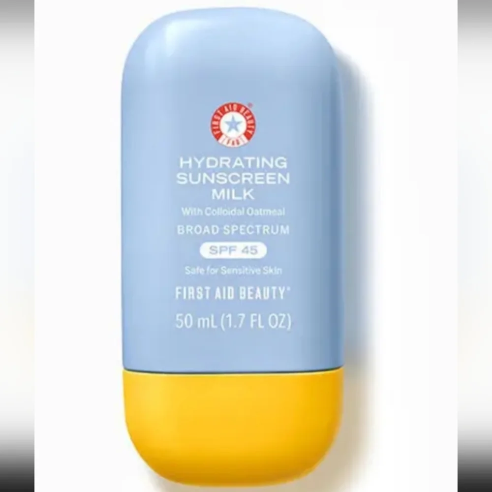 First Aid Beauty Hydrating Sunscreen Milk SPF 45 - Light Blue